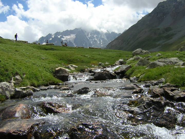 Le torrent vers l alpe de Villard d'Arene 